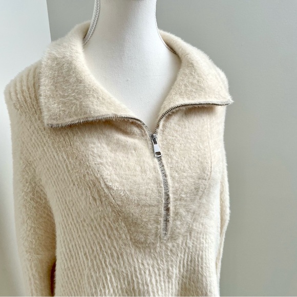 Abercrombie and Fitch Quarter Zip Funnel Neck Eyelash Fuzzy Sweater Cream Size S - Picture 2 of 8